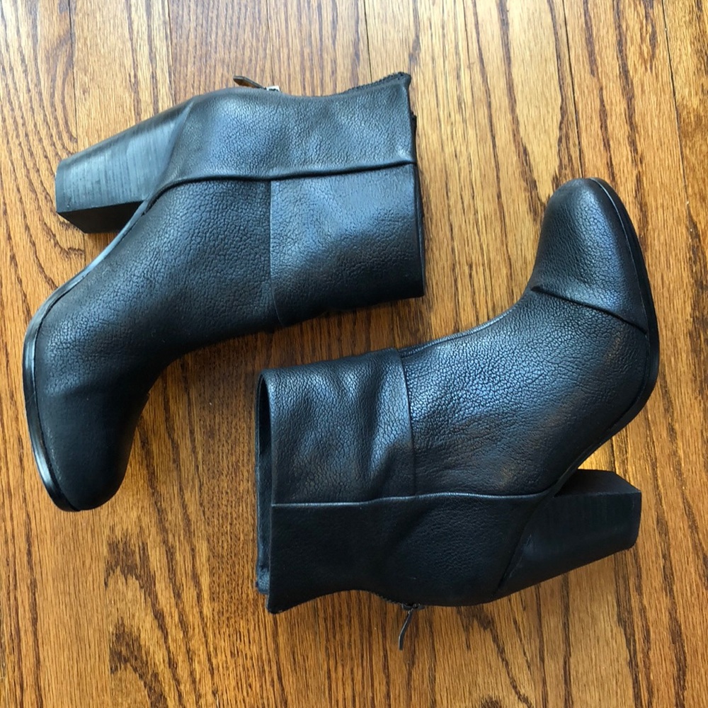 Vince Camuto “Hadley” Bootie Size 6